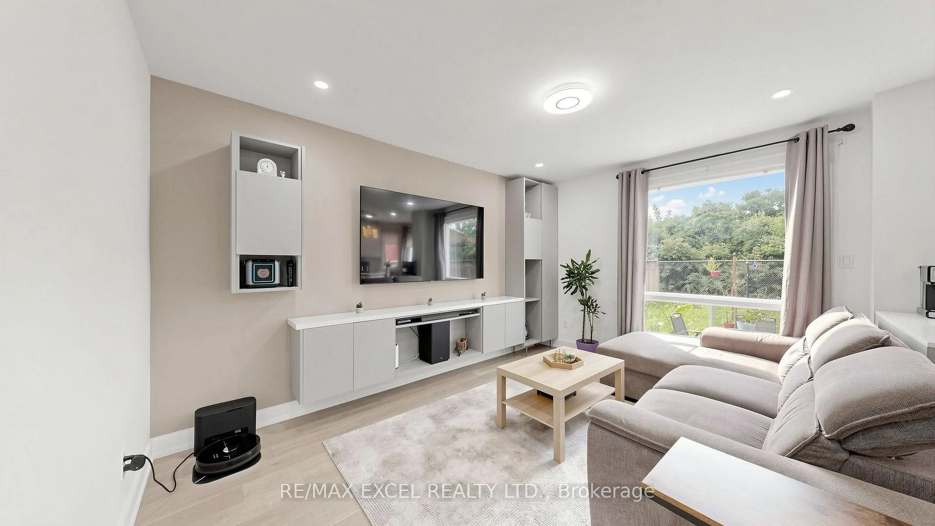 Photo 9 of 46 Venice Crescent, Vaughan, Beverley Glen — HOMEH