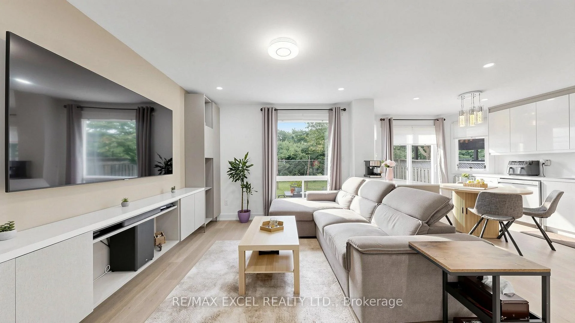 Photo 10 of 46 Venice Crescent, Vaughan, Beverley Glen — HOMEH
