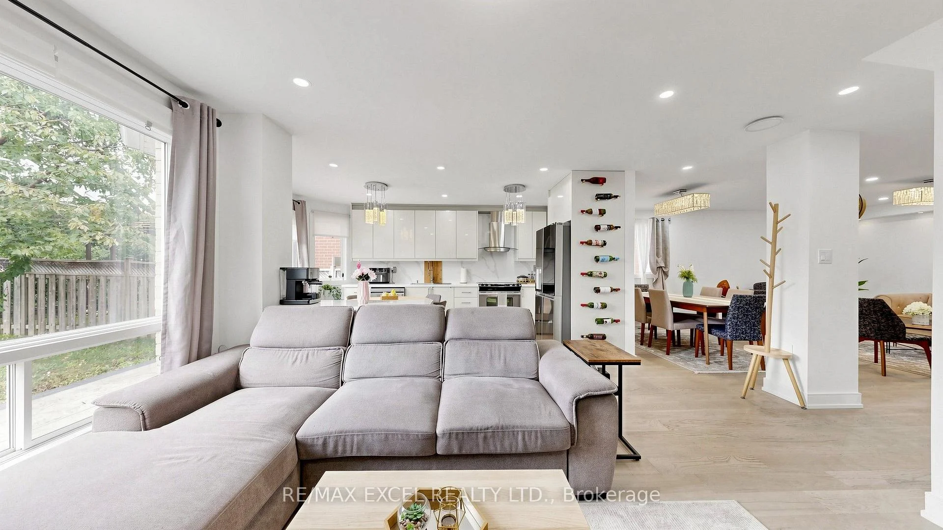 Photo 12 of 46 Venice Crescent, Vaughan, Beverley Glen — HOMEH