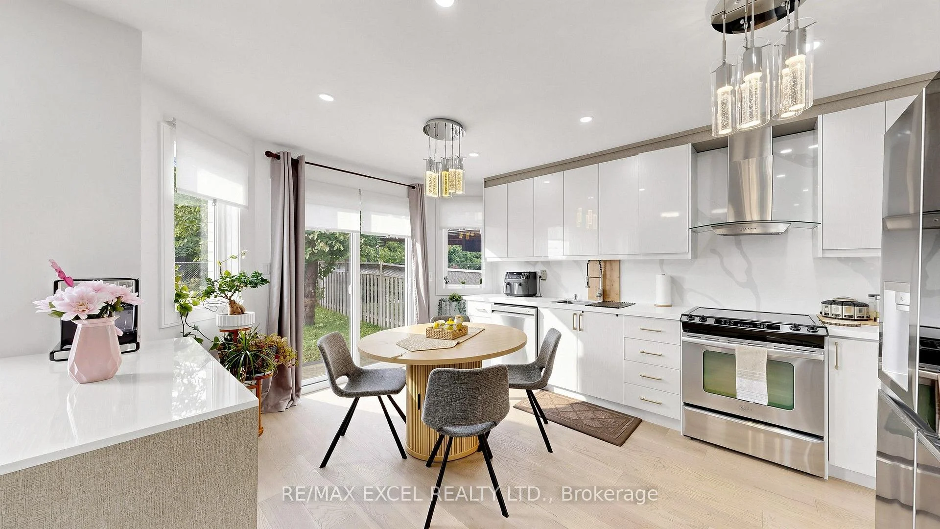 Photo 13 of 46 Venice Crescent, Vaughan, Beverley Glen — HOMEH