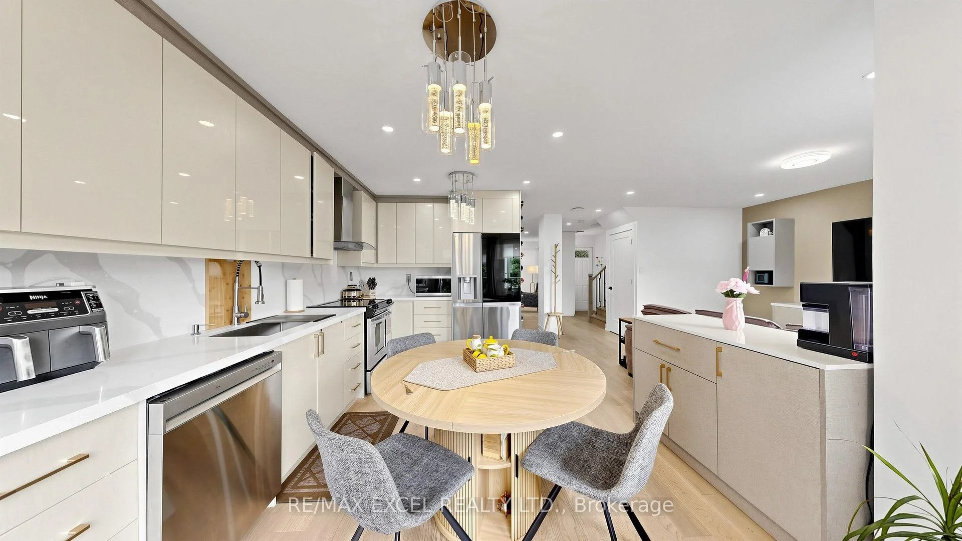 Photo 14 of 46 Venice Crescent, Vaughan, Beverley Glen — HOMEH