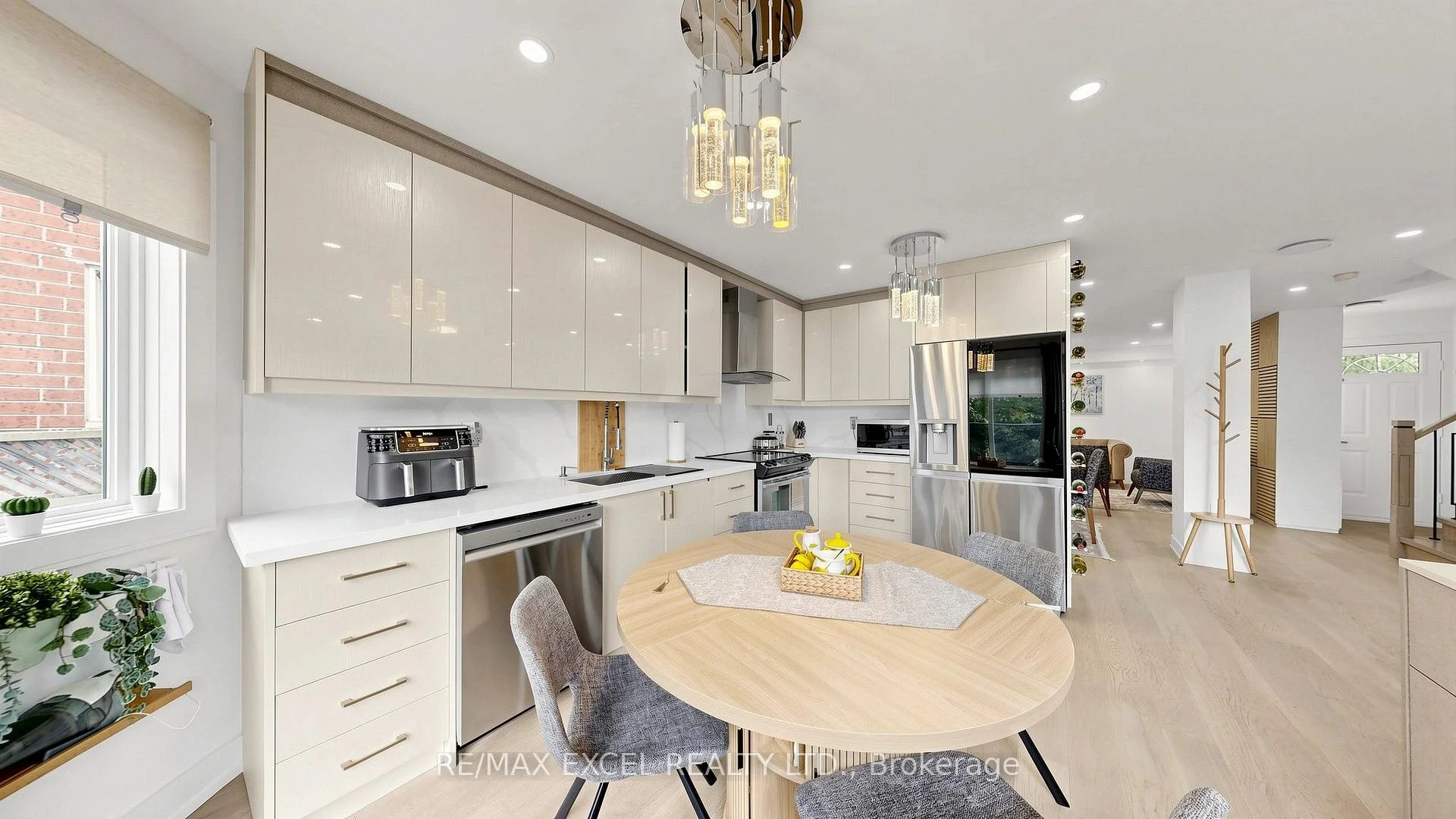 Photo 15 of 46 Venice Crescent, Vaughan, Beverley Glen — HOMEH