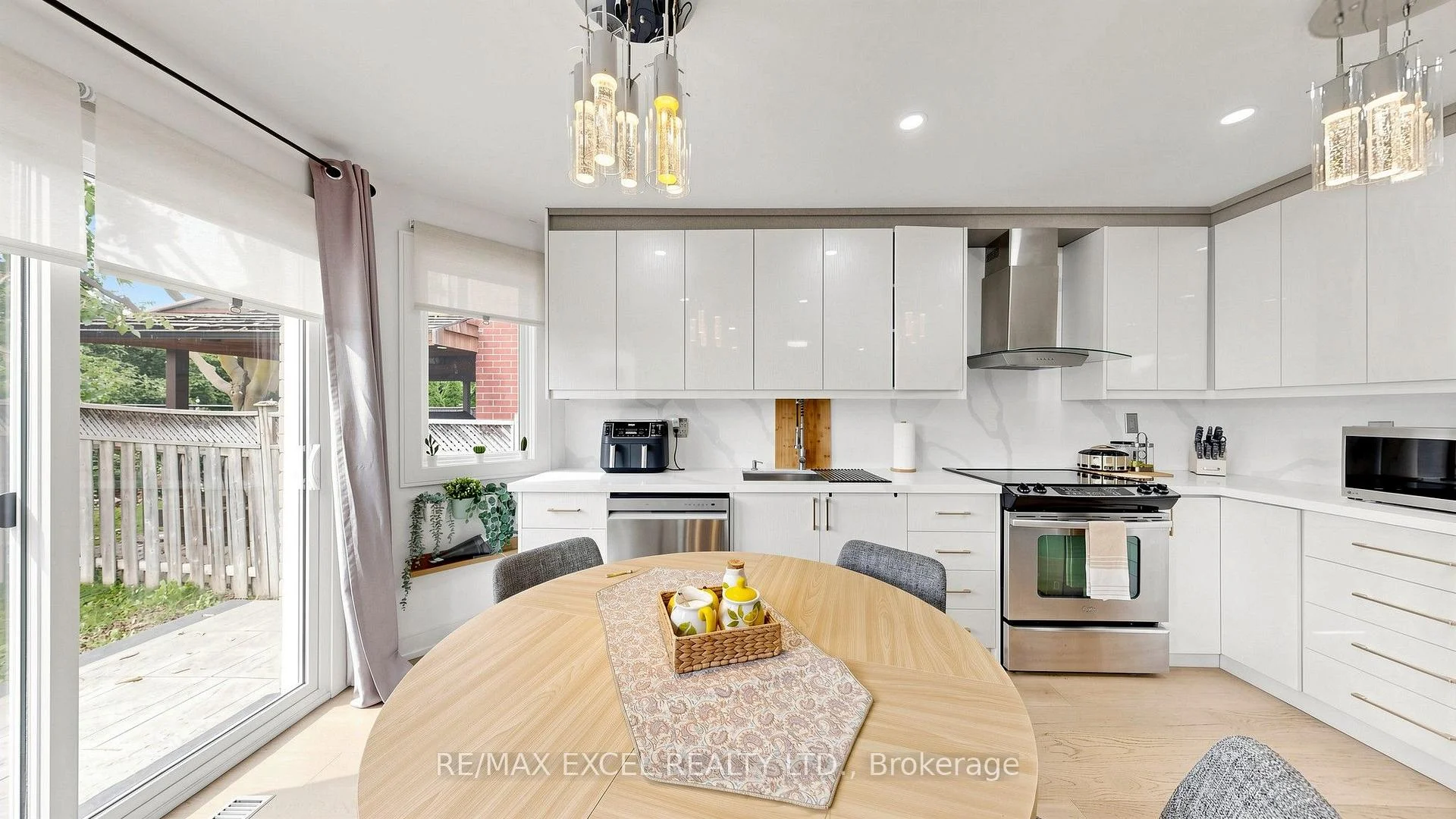 Photo 16 of 46 Venice Crescent, Vaughan, Beverley Glen — HOMEH