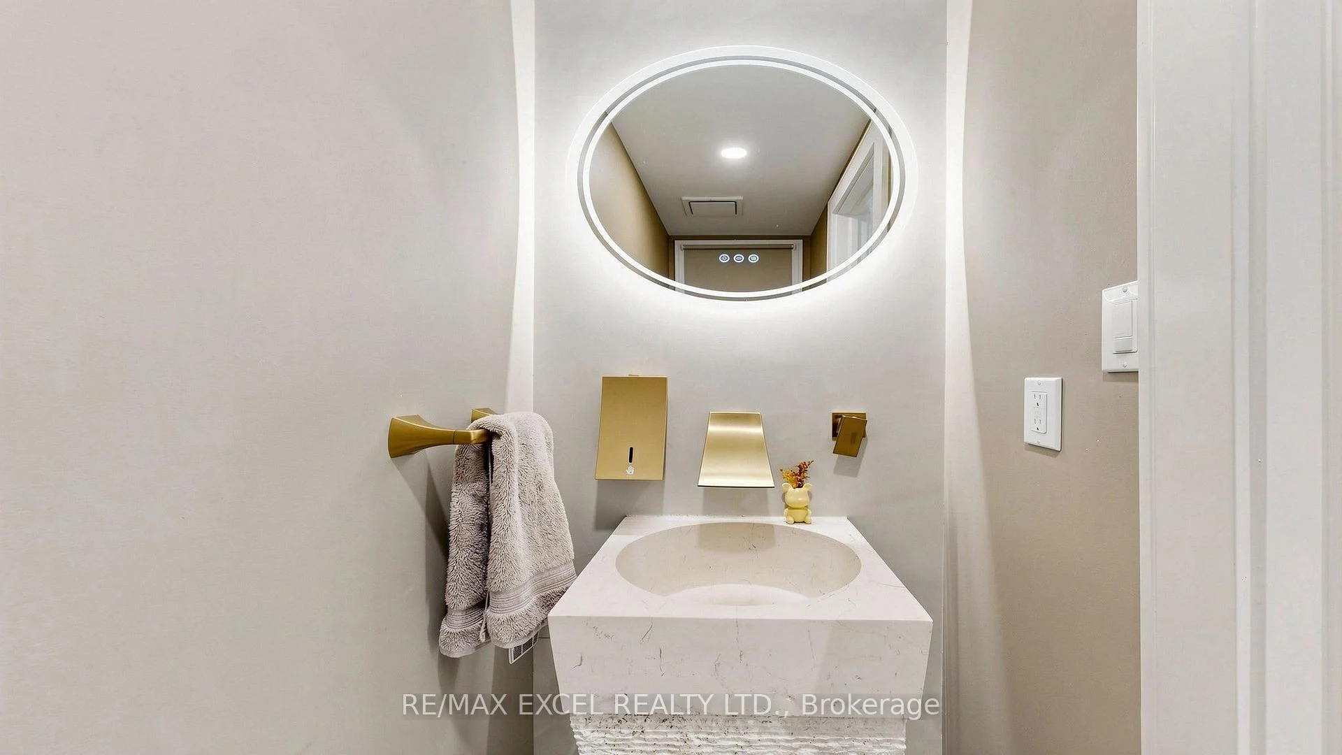 Photo 17 of 46 Venice Crescent, Vaughan, Beverley Glen — HOMEH
