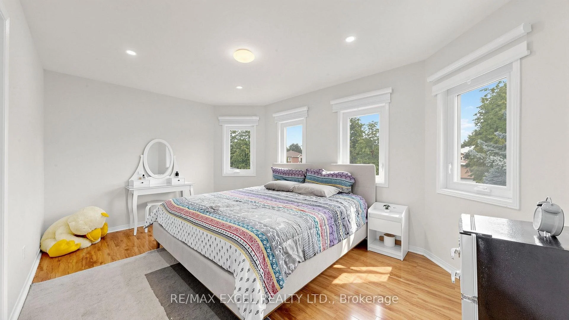 Photo 20 of 46 Venice Crescent, Vaughan, Beverley Glen — HOMEH