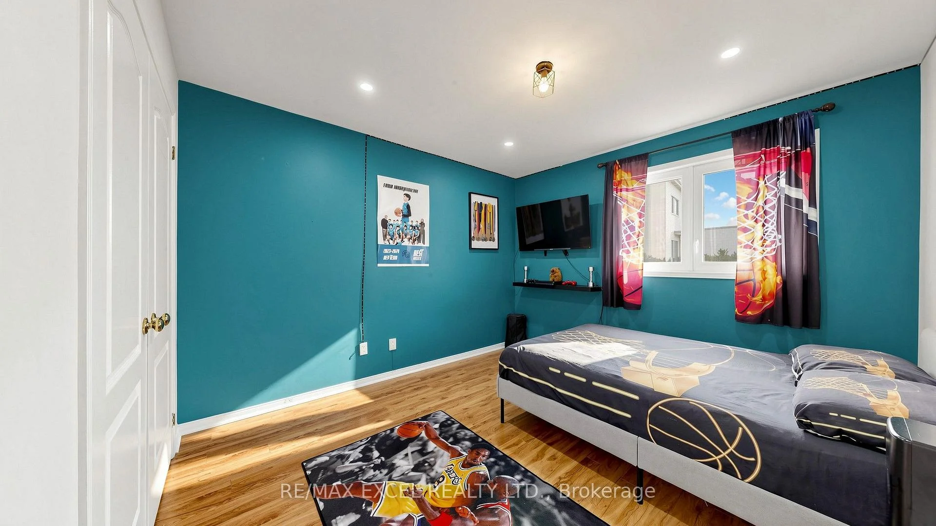 Photo 24 of 46 Venice Crescent, Vaughan, Beverley Glen — HOMEH