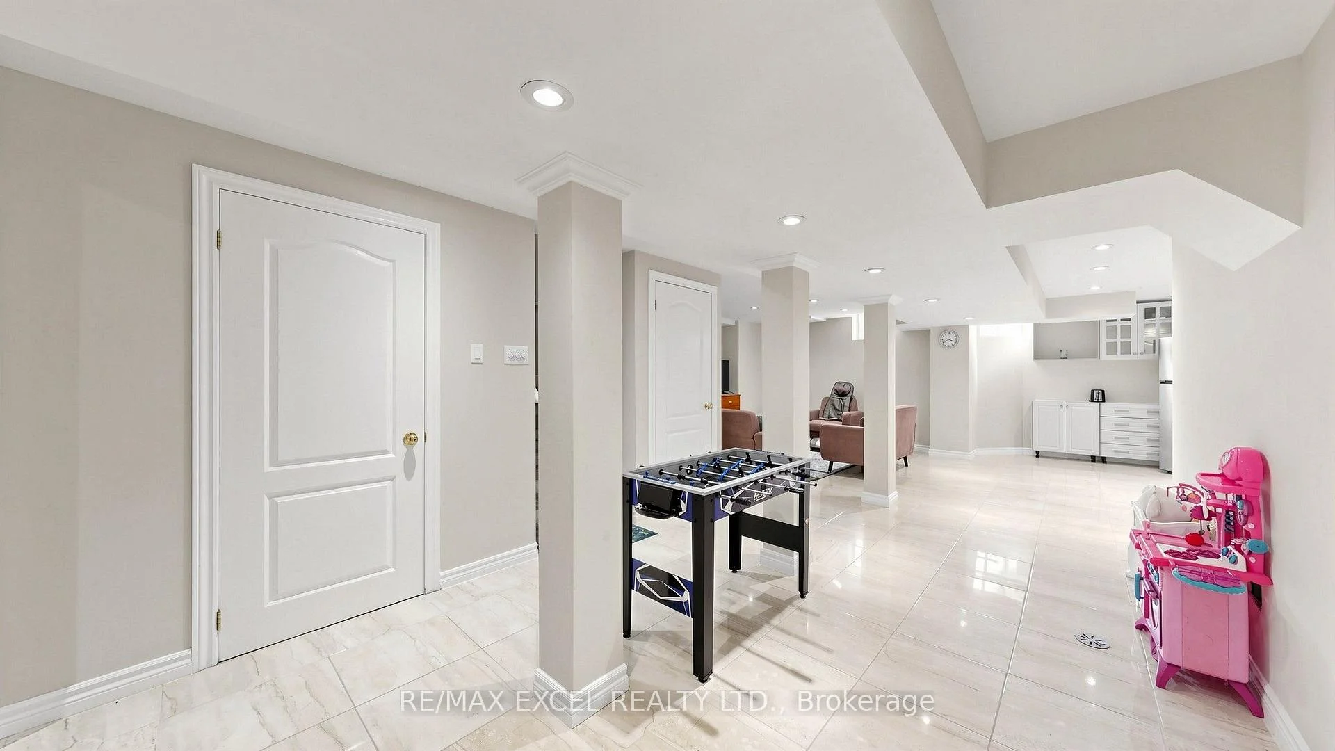 Photo 28 of 46 Venice Crescent, Vaughan, Beverley Glen — HOMEH