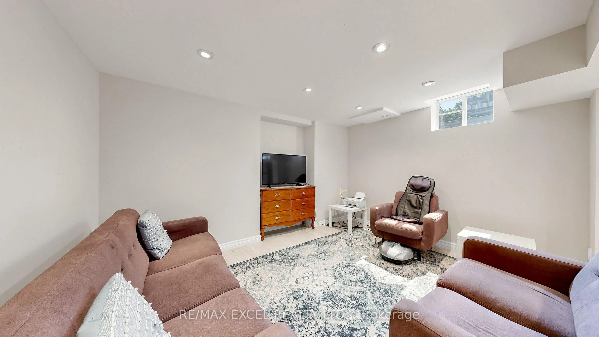 Photo 29 of 46 Venice Crescent, Vaughan, Beverley Glen — HOMEH