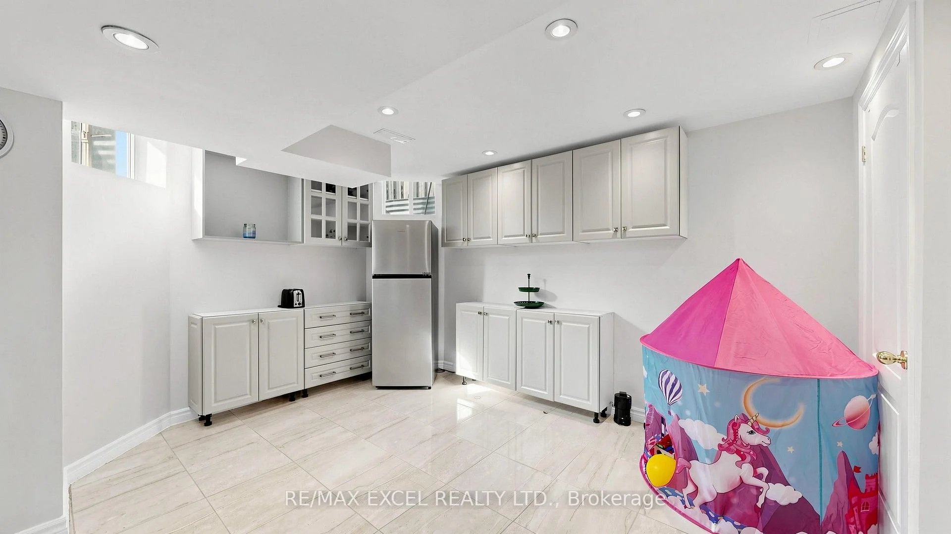 Photo 30 of 46 Venice Crescent, Vaughan, Beverley Glen — HOMEH