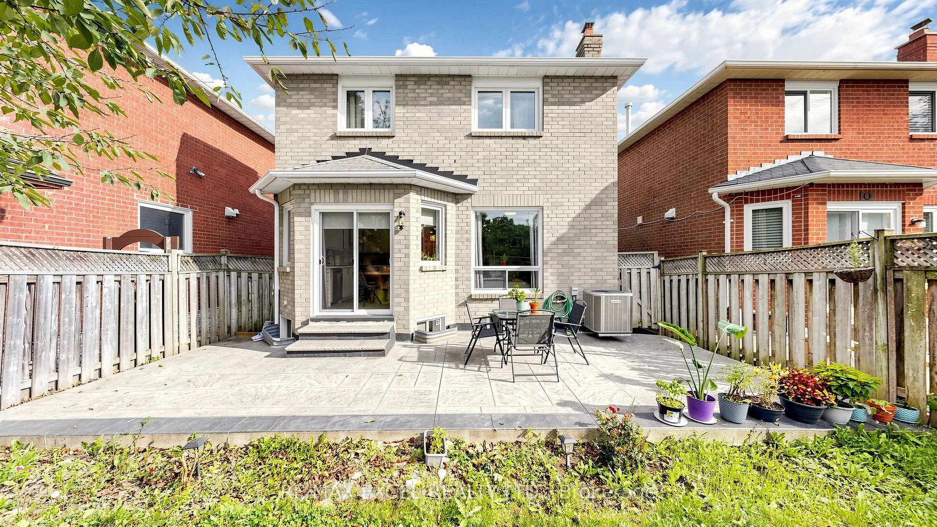 Photo 35 of 46 Venice Crescent, Vaughan, Beverley Glen — HOMEH
