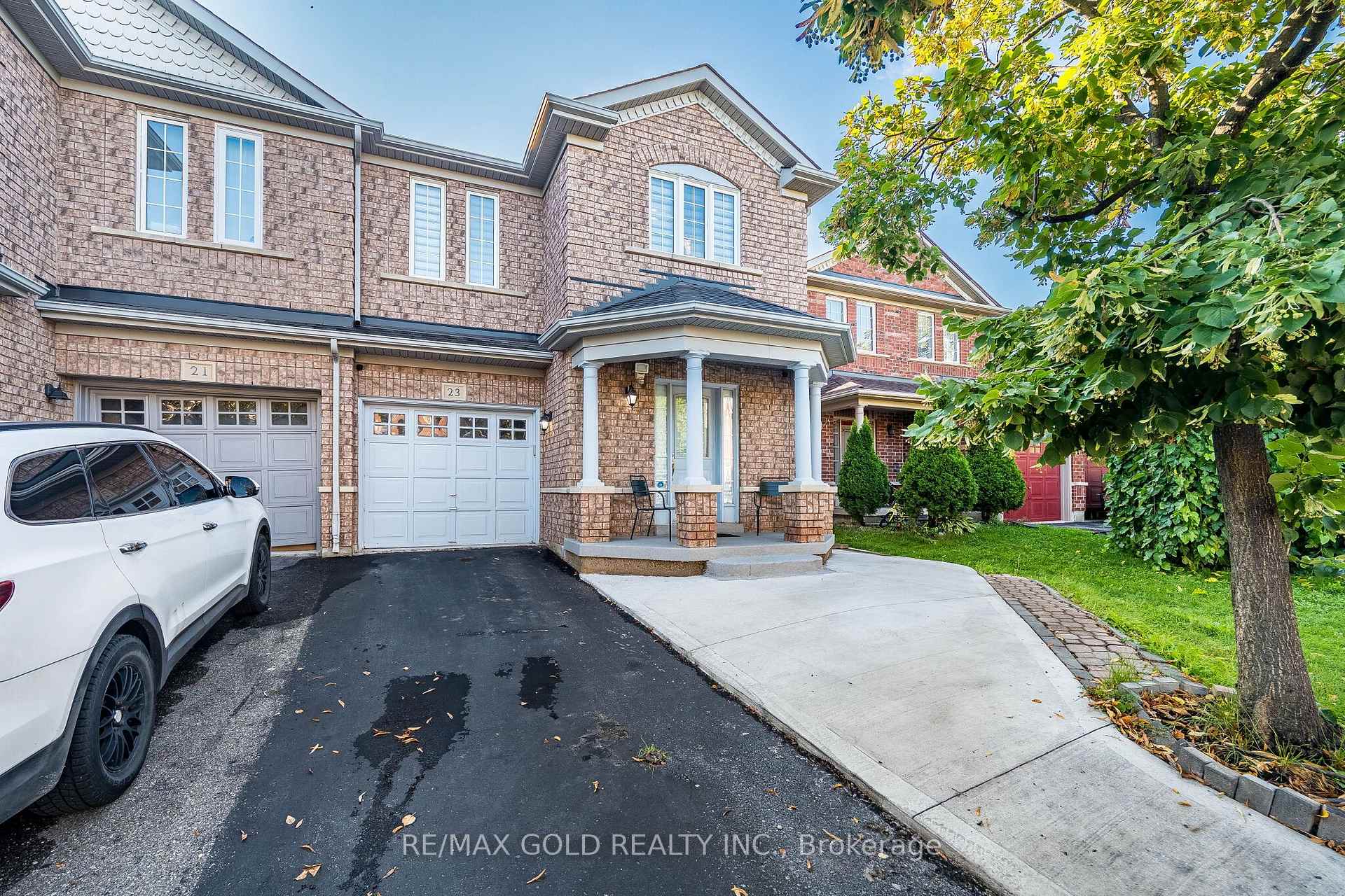Photo 2 of 23 Ashmere Road, Brampton, Fletcher's Meadow — HOMEH