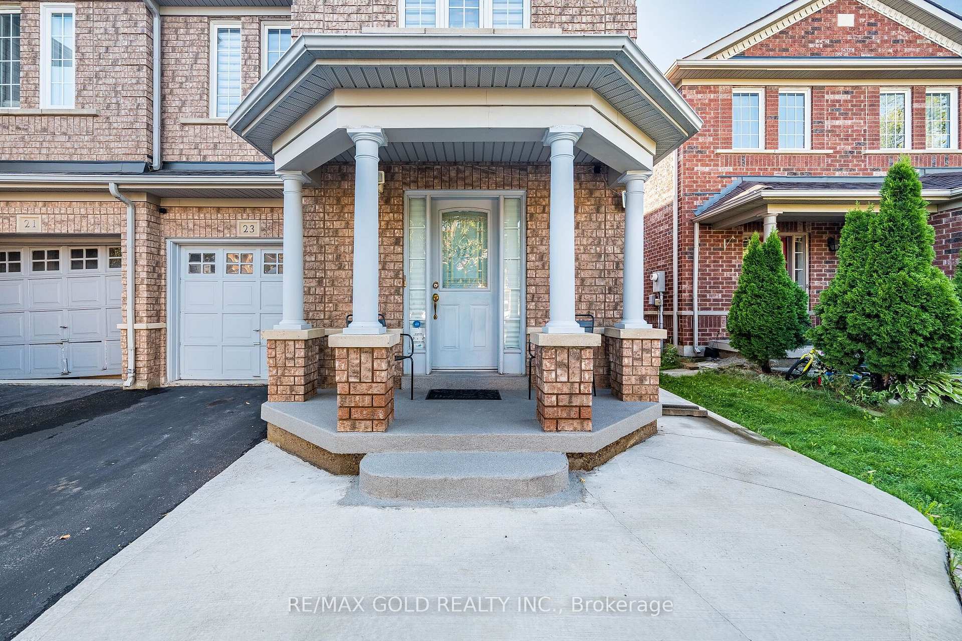 Photo 3 of 23 Ashmere Road, Brampton, Fletcher's Meadow — HOMEH