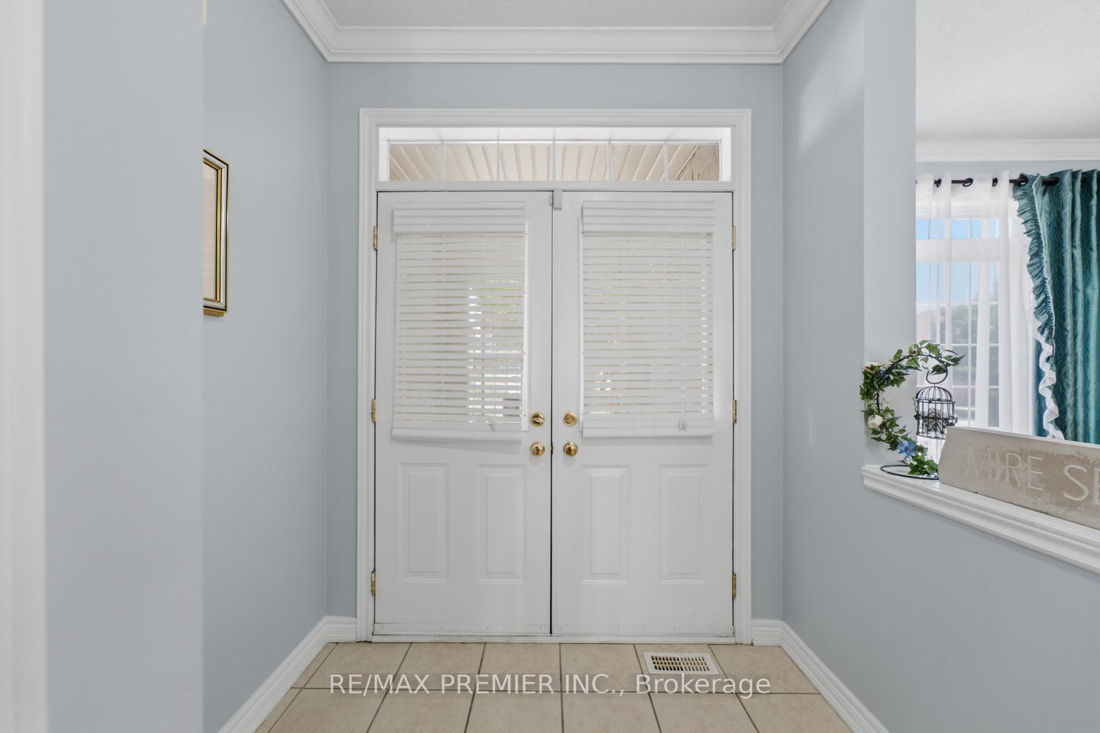 Photo 5 of 63 Summeridge Drive, Vaughan, Patterson — HOMEH
