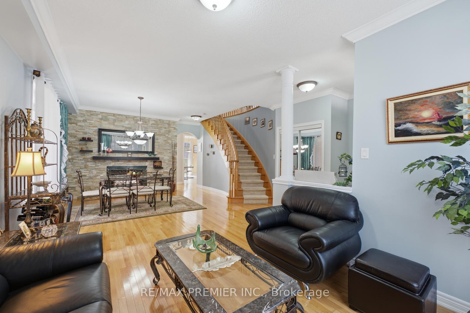 Photo 9 of 63 Summeridge Drive, Vaughan, Patterson — HOMEH