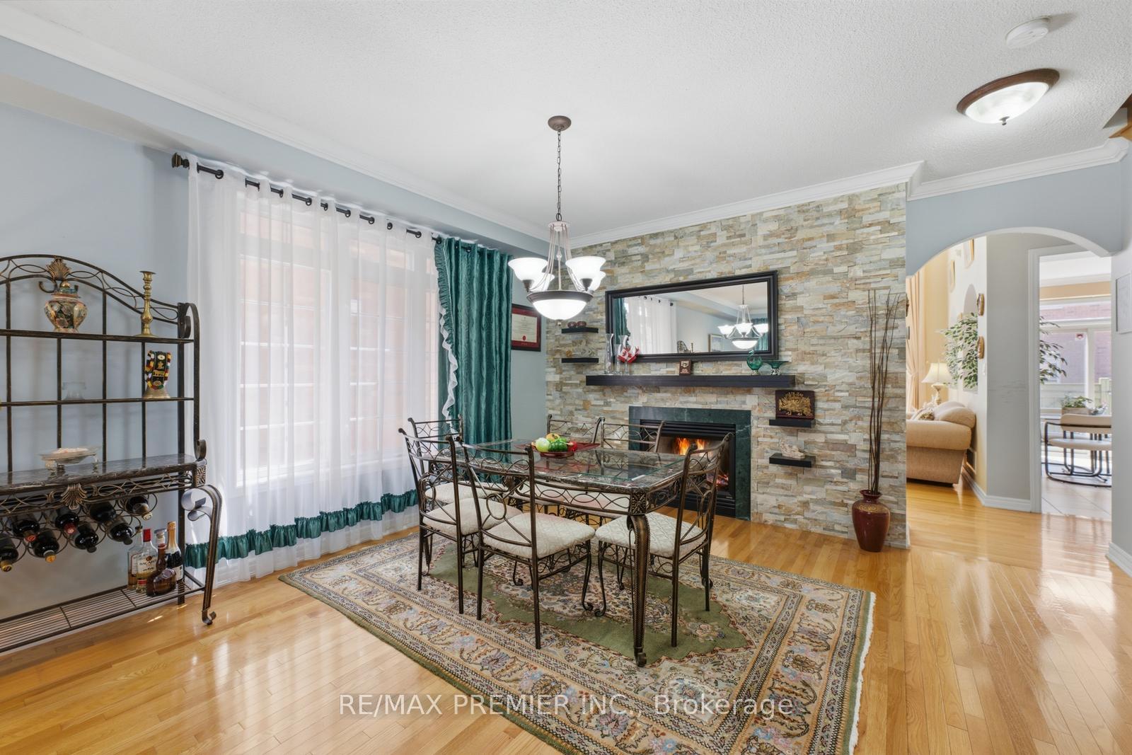 Photo 11 of 63 Summeridge Drive, Vaughan, Patterson — HOMEH