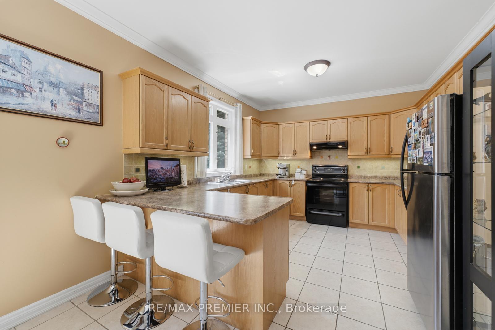 Photo 13 of 63 Summeridge Drive, Vaughan, Patterson — HOMEH