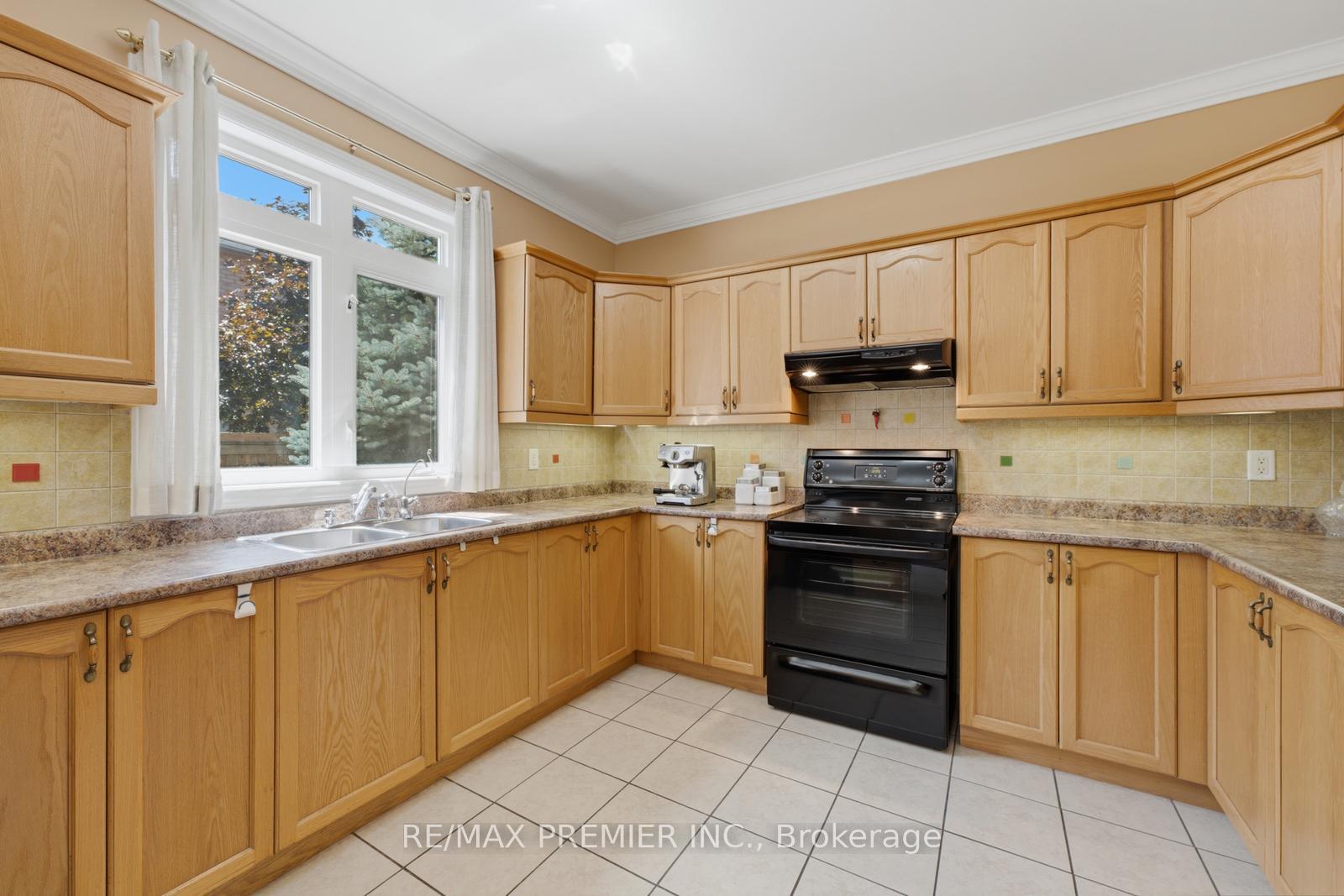 Photo 14 of 63 Summeridge Drive, Vaughan, Patterson — HOMEH