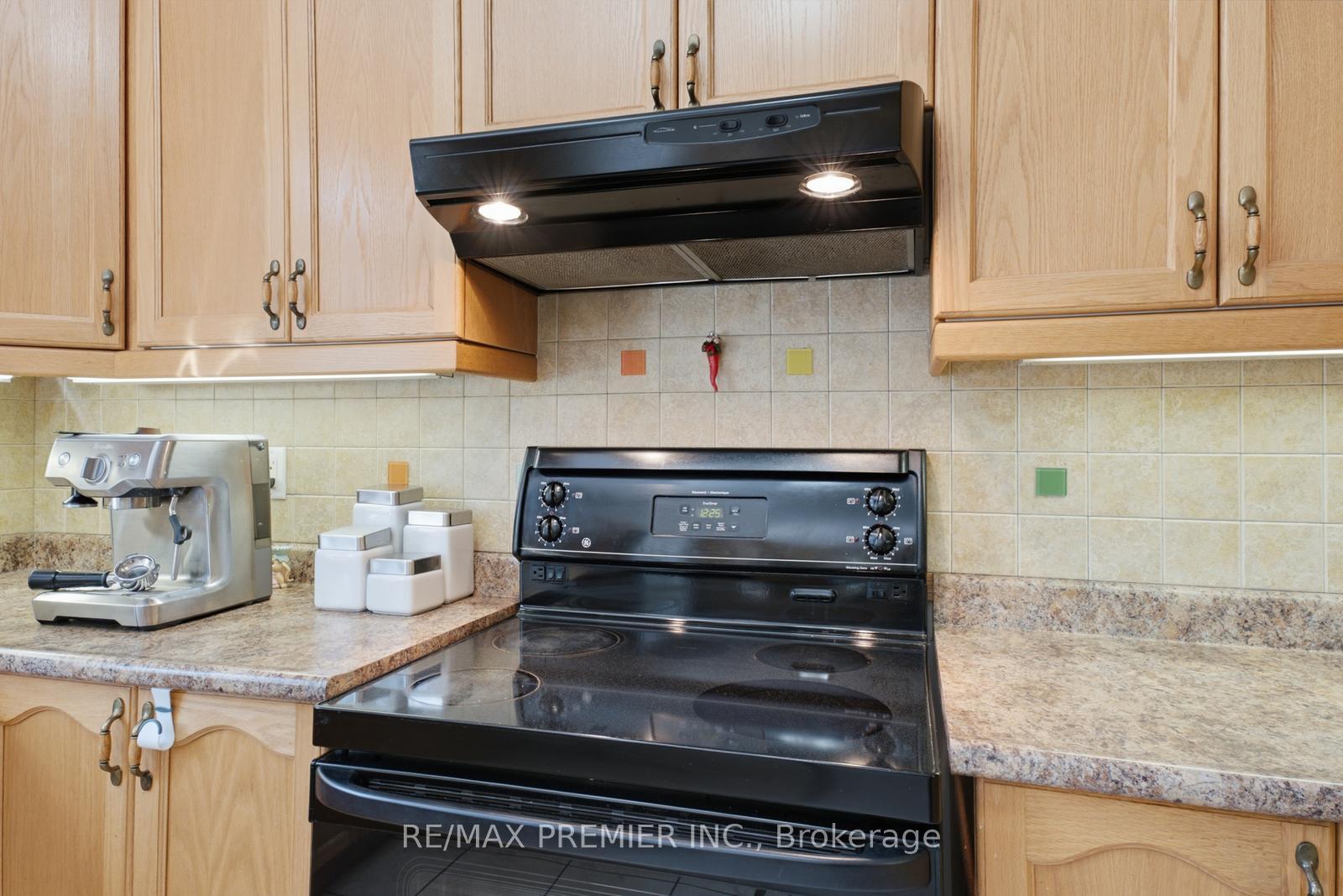 Photo 16 of 63 Summeridge Drive, Vaughan, Patterson — HOMEH