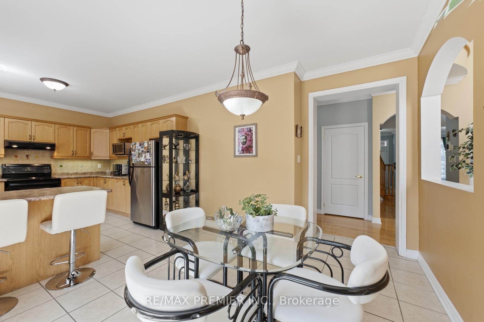 Photo 17 of 63 Summeridge Drive, Vaughan, Patterson — HOMEH