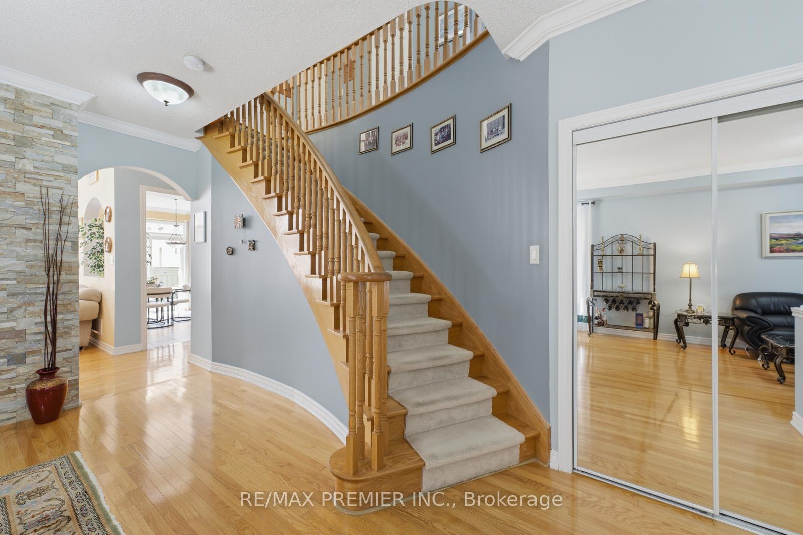 Photo 25 of 63 Summeridge Drive, Vaughan, Patterson — HOMEH