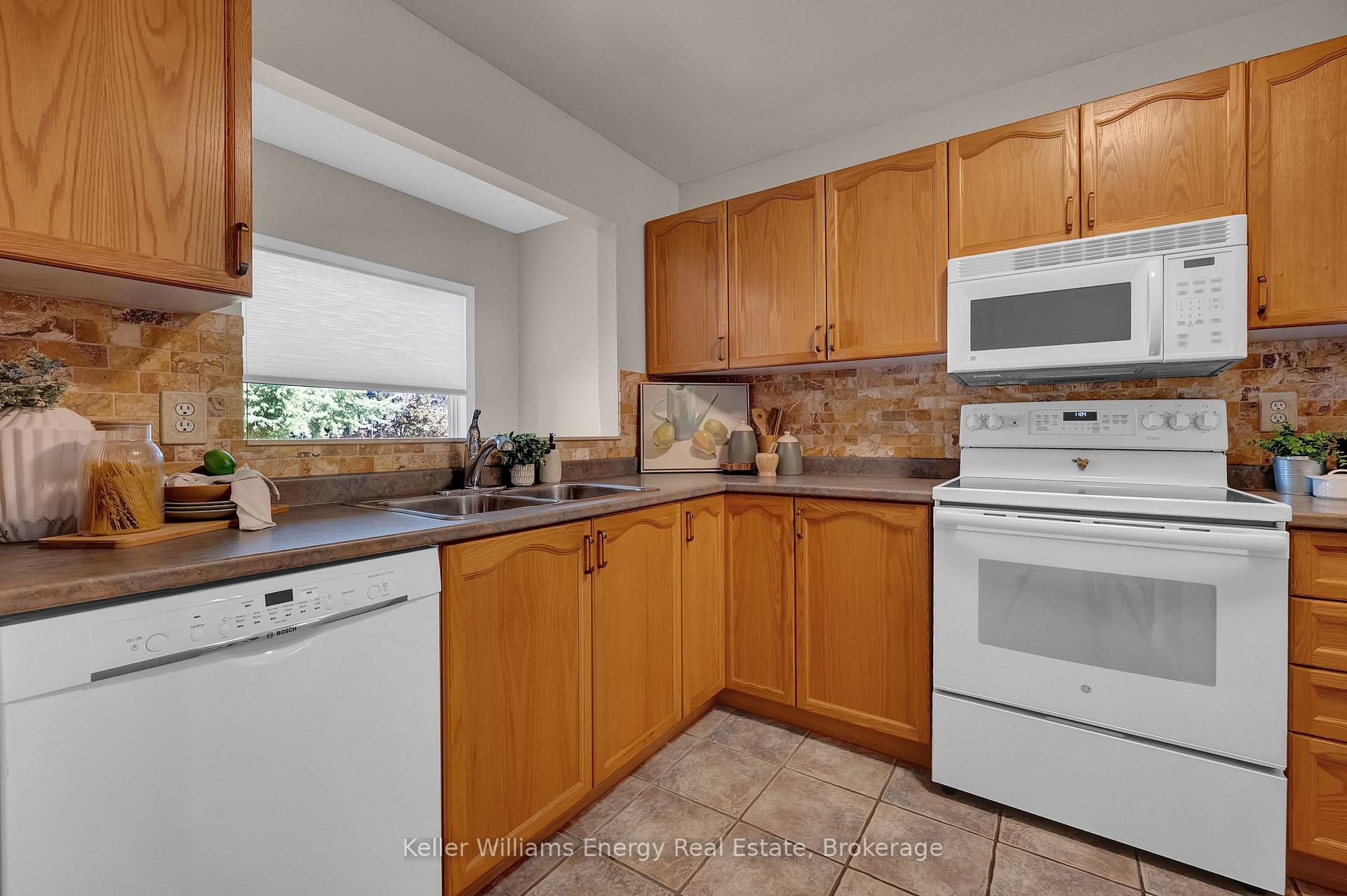 Photo 8 of 19 Ballantine Street, Cobourg — HOMEH