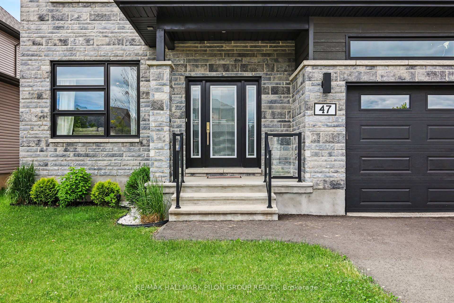 Photo 2 of 47 Nancy Street, Russell, Embrun — HOMEH