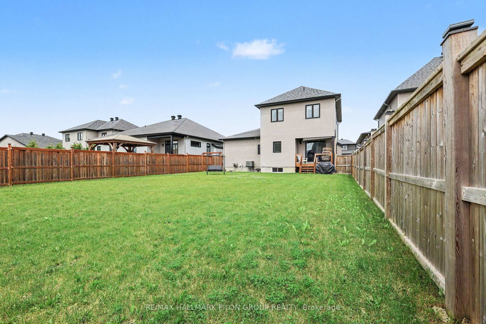 Photo 3 of 47 Nancy Street, Russell, Embrun — HOMEH