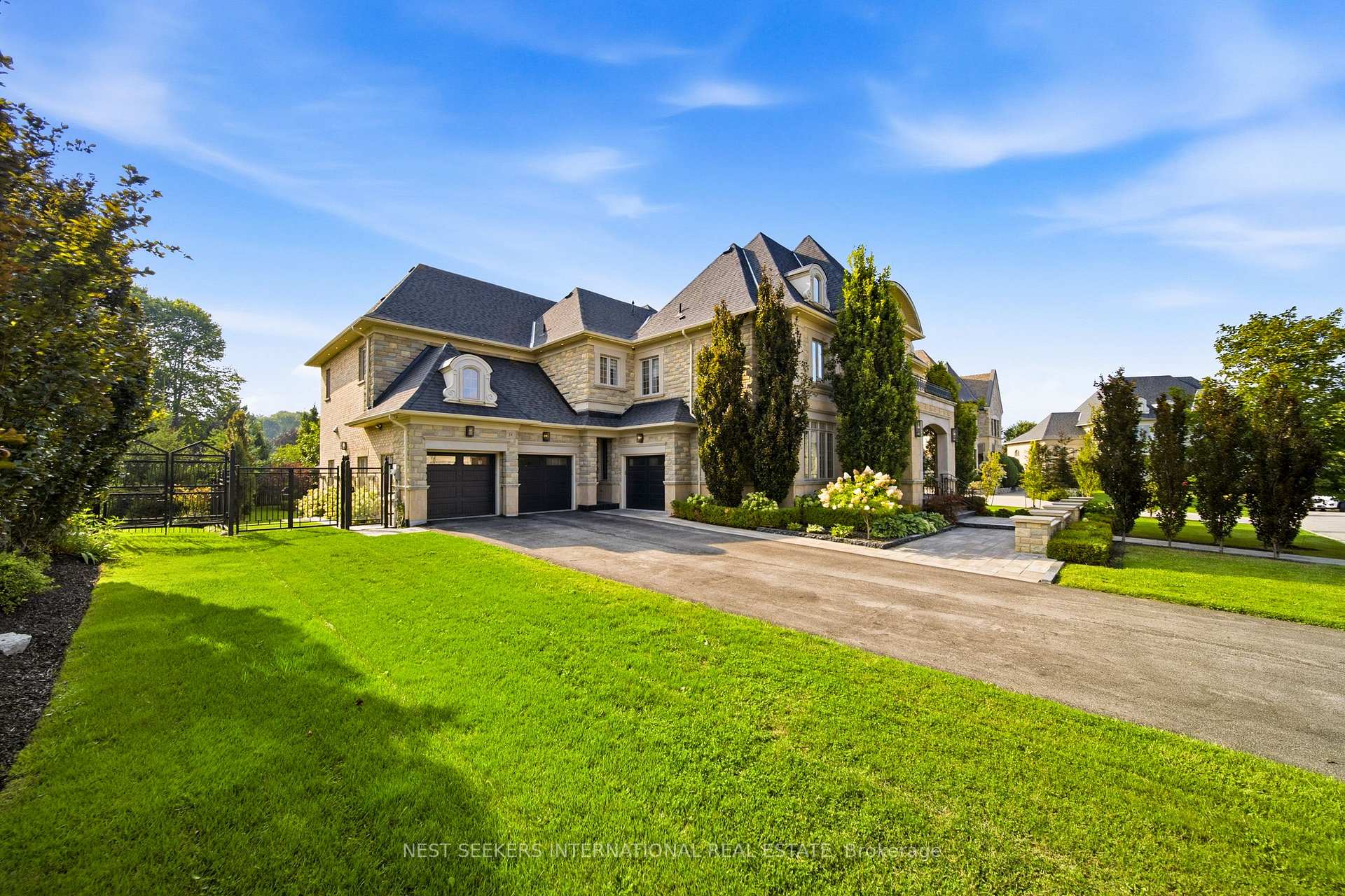 Photo 3 of 18 Westbrooke Boulevard, King, Nobleton — HOMEH