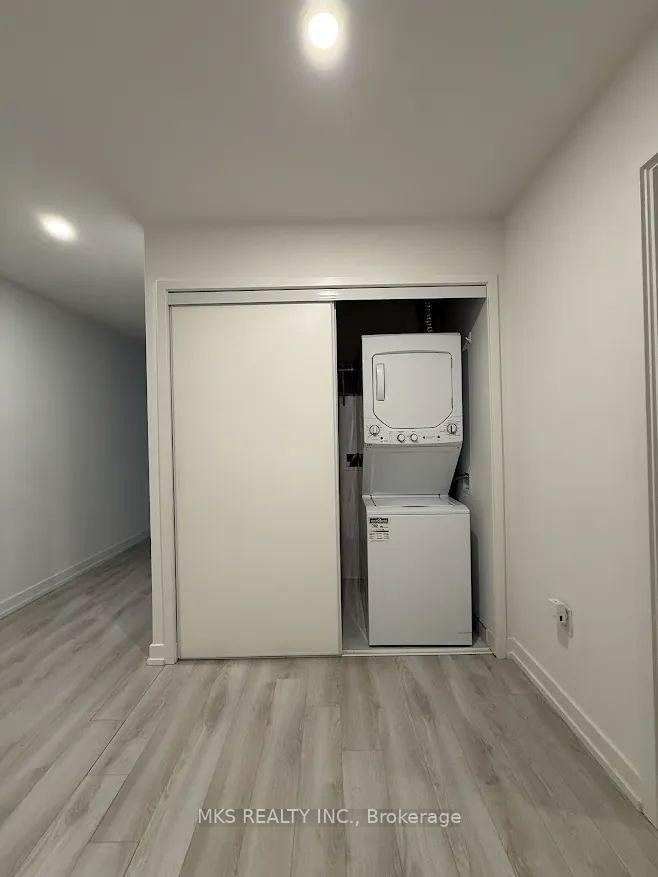 Photo 3 of Unit 512, 33 Helendale Avenue, Toronto, Yonge-Eglinton — HOMEH
