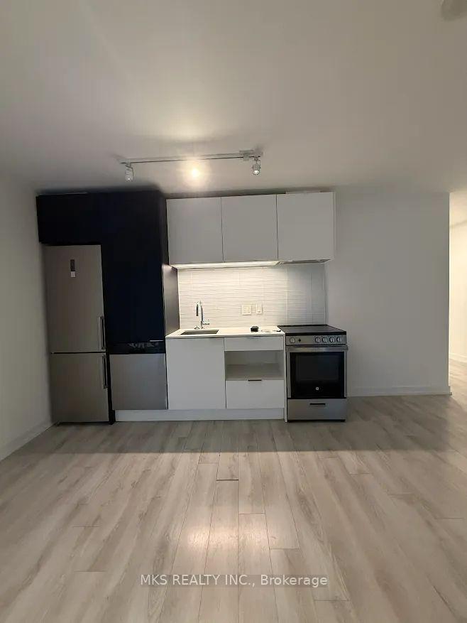 Photo 5 of Unit 512, 33 Helendale Avenue, Toronto, Yonge-Eglinton — HOMEH
