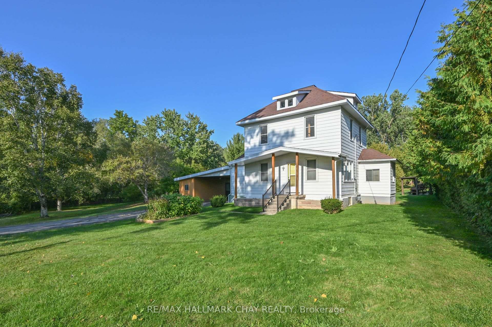 Photo 3 of 213 Dominion Drive, Clearview, Stayner — HOMEH