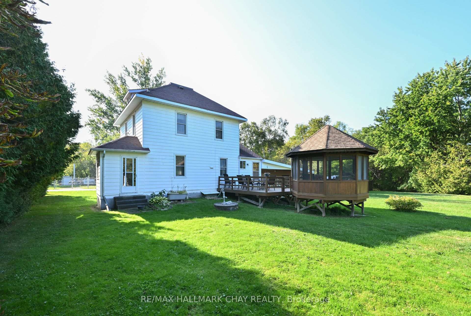 Photo 4 of 213 Dominion Drive, Clearview, Stayner — HOMEH