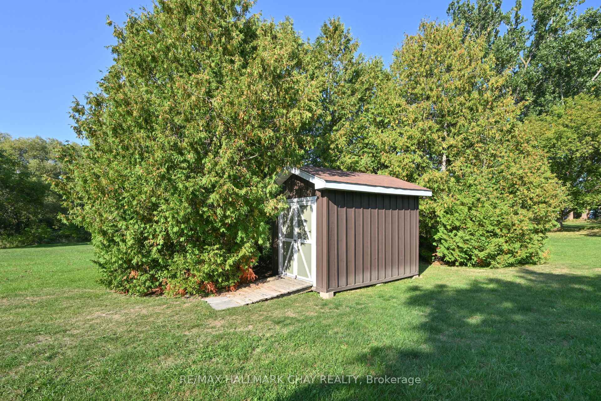 Photo 10 of 213 Dominion Drive, Clearview, Stayner — HOMEH