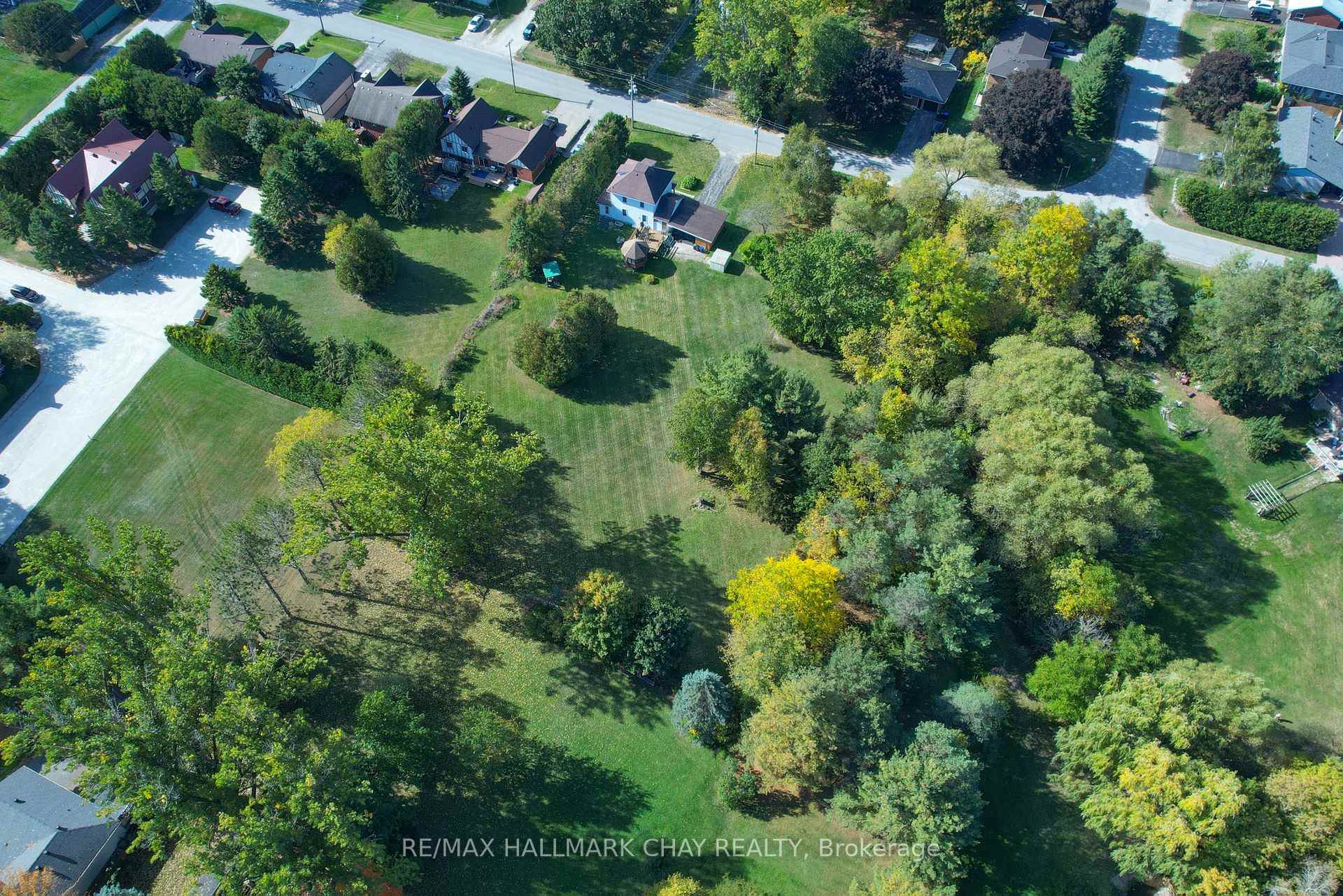 Photo 15 of 213 Dominion Drive, Clearview, Stayner — HOMEH