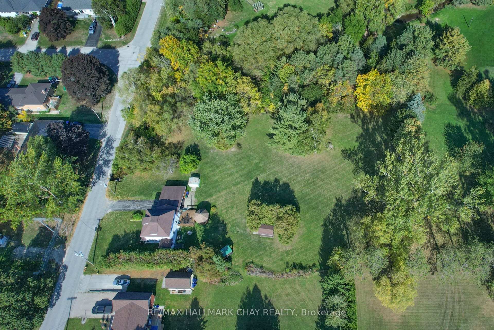 Photo 17 of 213 Dominion Drive, Clearview, Stayner — HOMEH