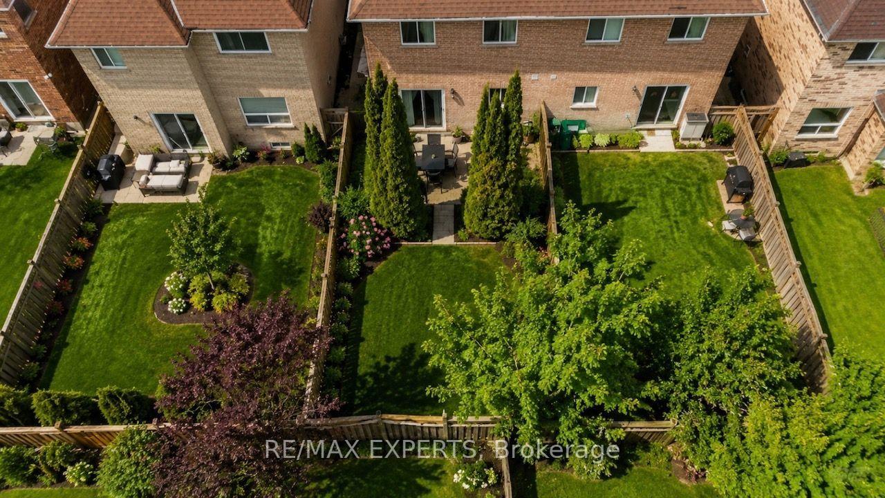 Photo 2 of 62 Colonial Crescent, Richmond Hill, Oak Ridges Lake Wilcox — HOMEH