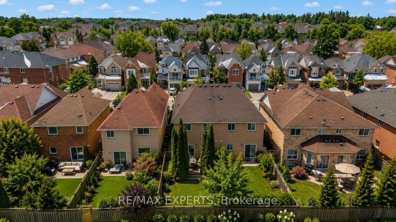 Photo 3 of 62 Colonial Crescent, Richmond Hill, Oak Ridges Lake Wilcox — HOMEH