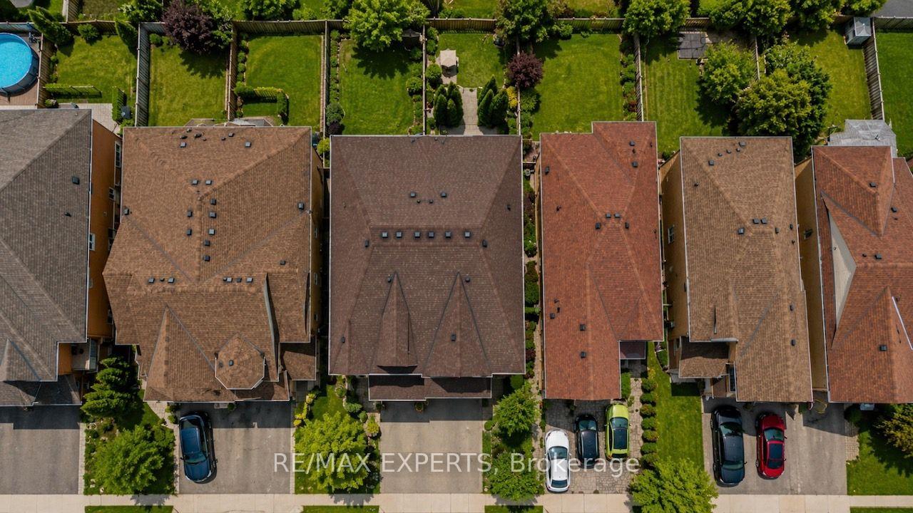 Photo 6 of 62 Colonial Crescent, Richmond Hill, Oak Ridges Lake Wilcox — HOMEH