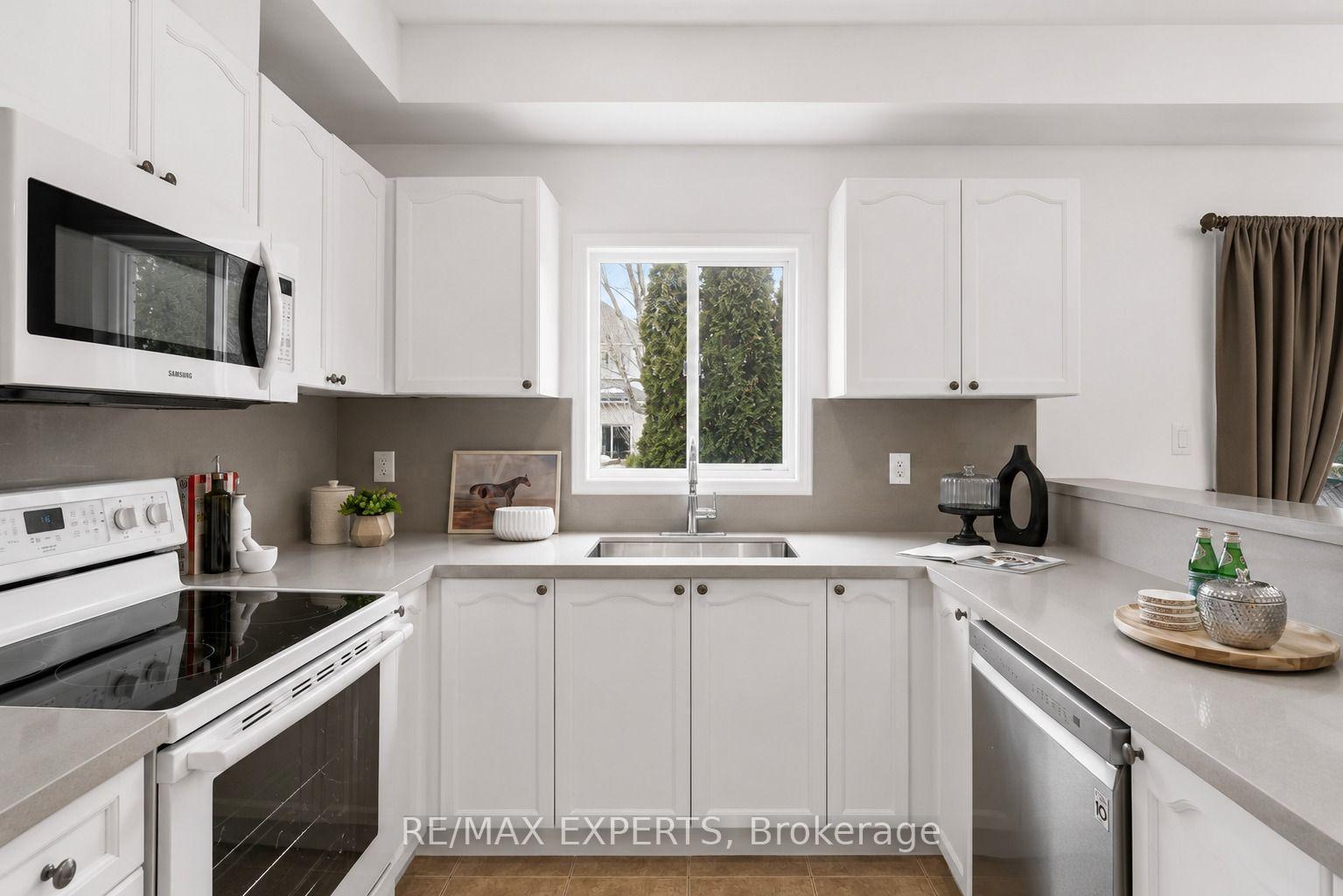 Photo 15 of 62 Colonial Crescent, Richmond Hill, Oak Ridges Lake Wilcox — HOMEH