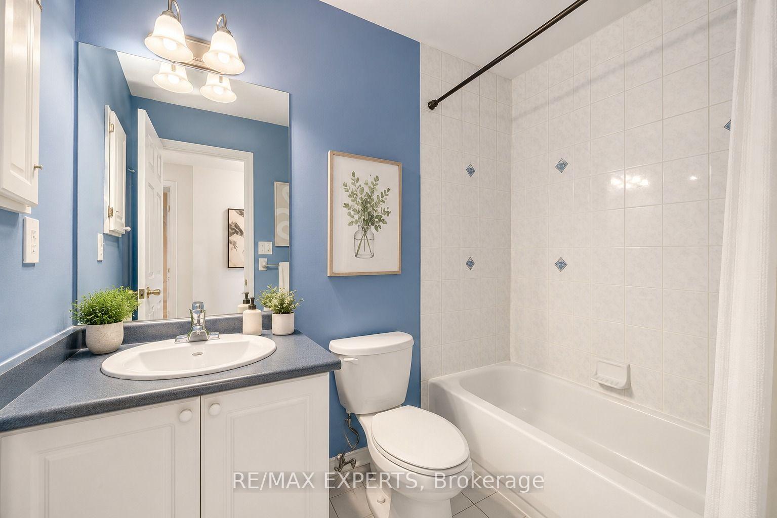 Photo 17 of 62 Colonial Crescent, Richmond Hill, Oak Ridges Lake Wilcox — HOMEH