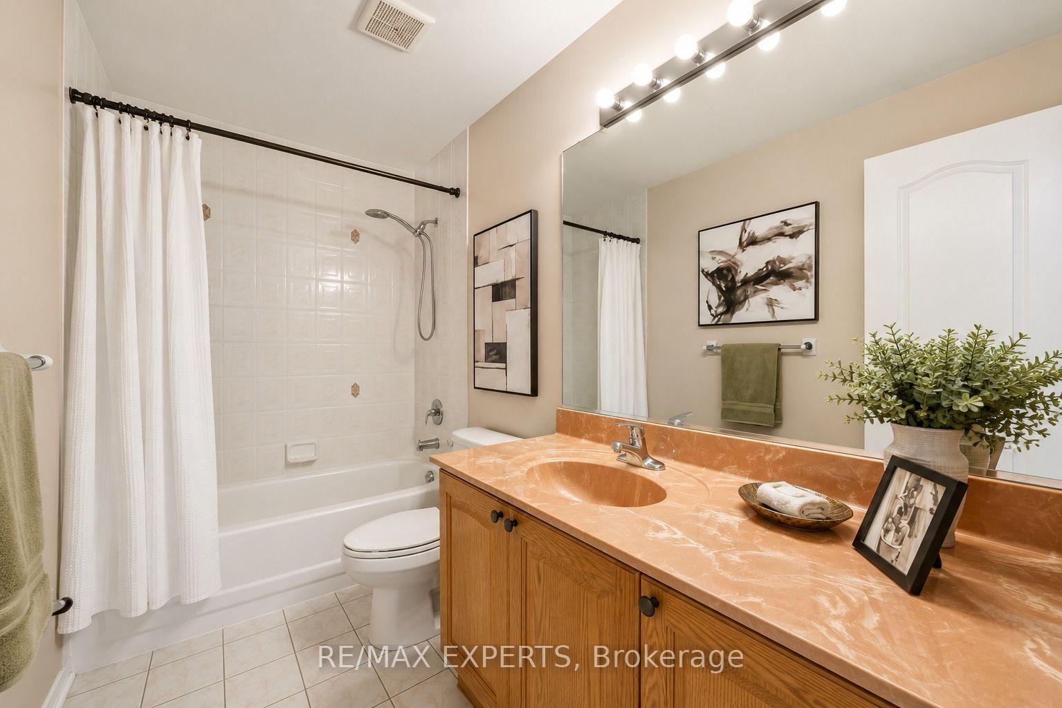 Photo 18 of 62 Colonial Crescent, Richmond Hill, Oak Ridges Lake Wilcox — HOMEH