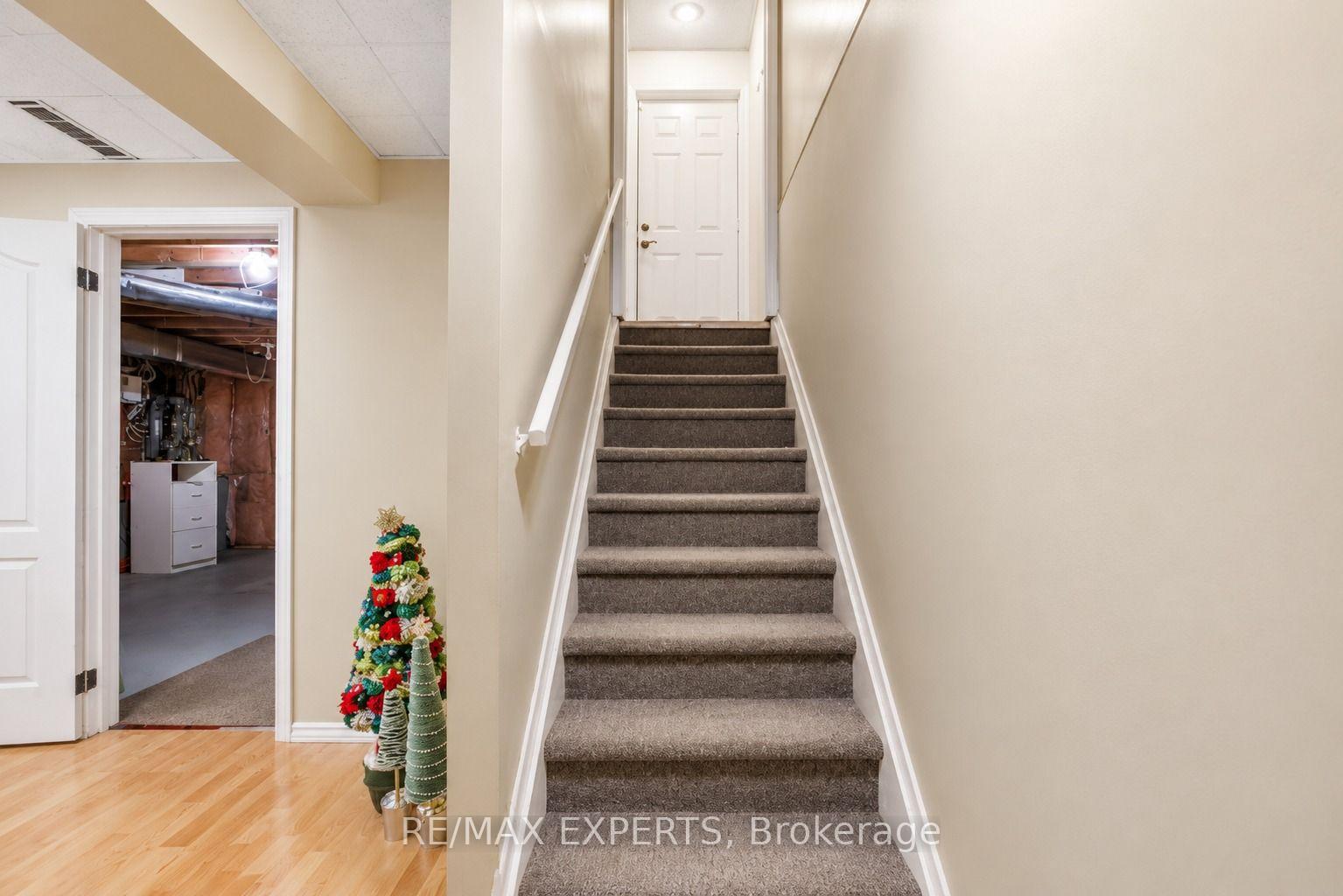 Photo 21 of 62 Colonial Crescent, Richmond Hill, Oak Ridges Lake Wilcox — HOMEH
