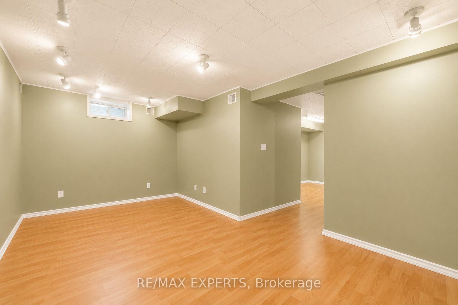 Photo 24 of 62 Colonial Crescent, Richmond Hill, Oak Ridges Lake Wilcox — HOMEH