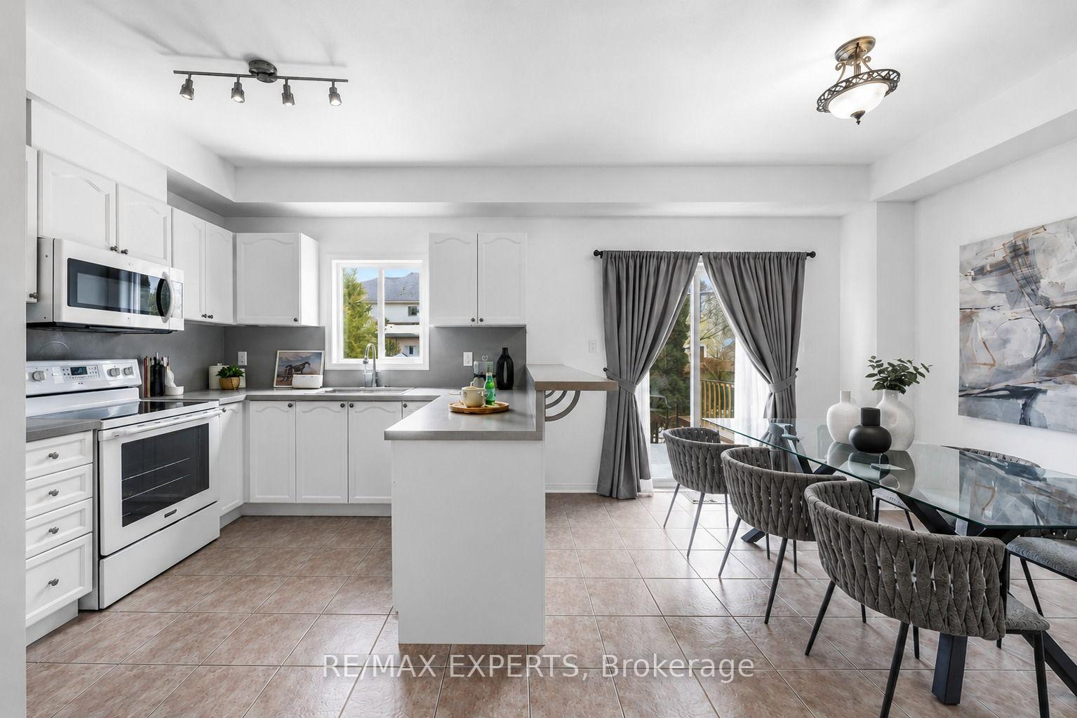 Photo 35 of 62 Colonial Crescent, Richmond Hill, Oak Ridges Lake Wilcox — HOMEH