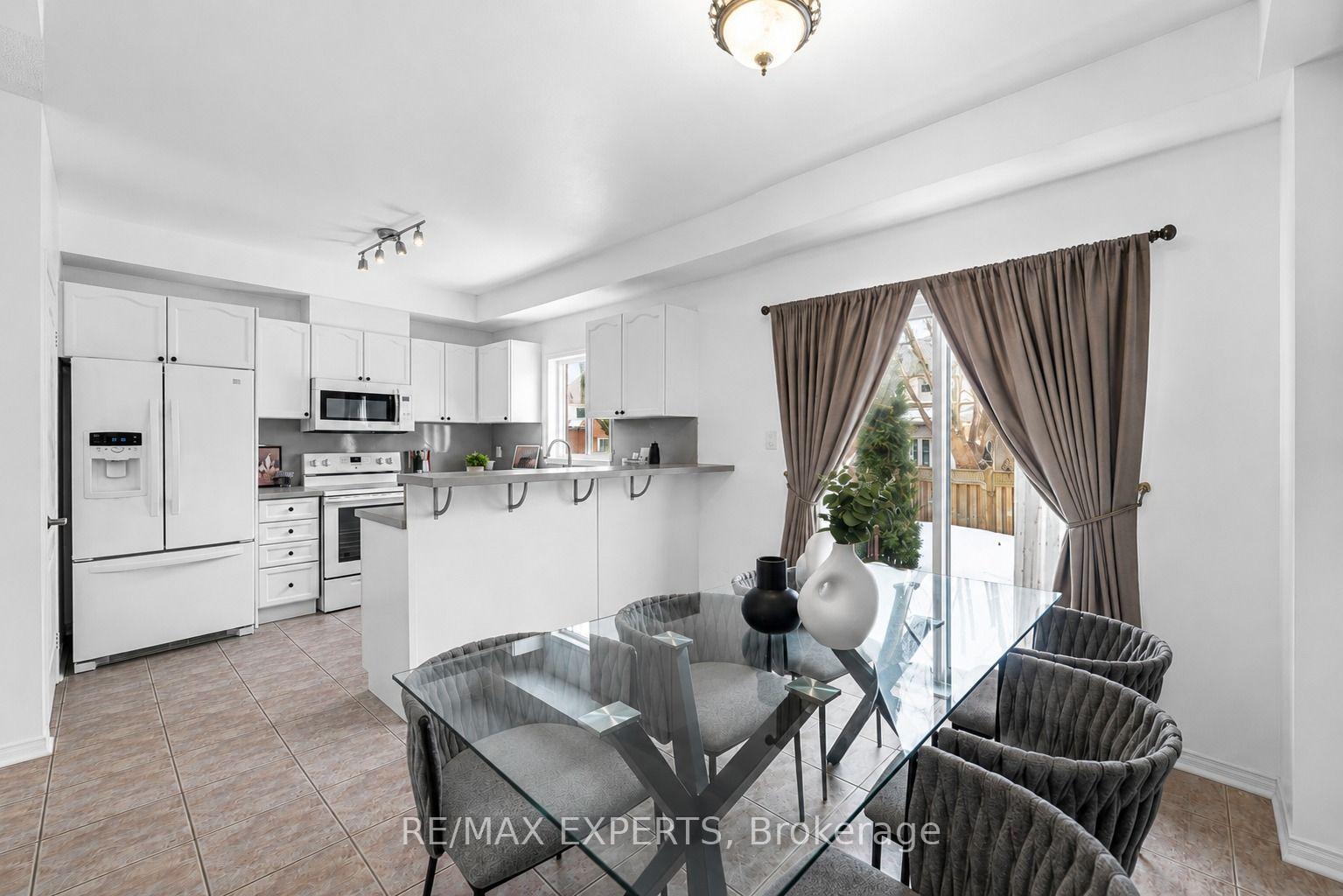 Photo 44 of 62 Colonial Crescent, Richmond Hill, Oak Ridges Lake Wilcox — HOMEH