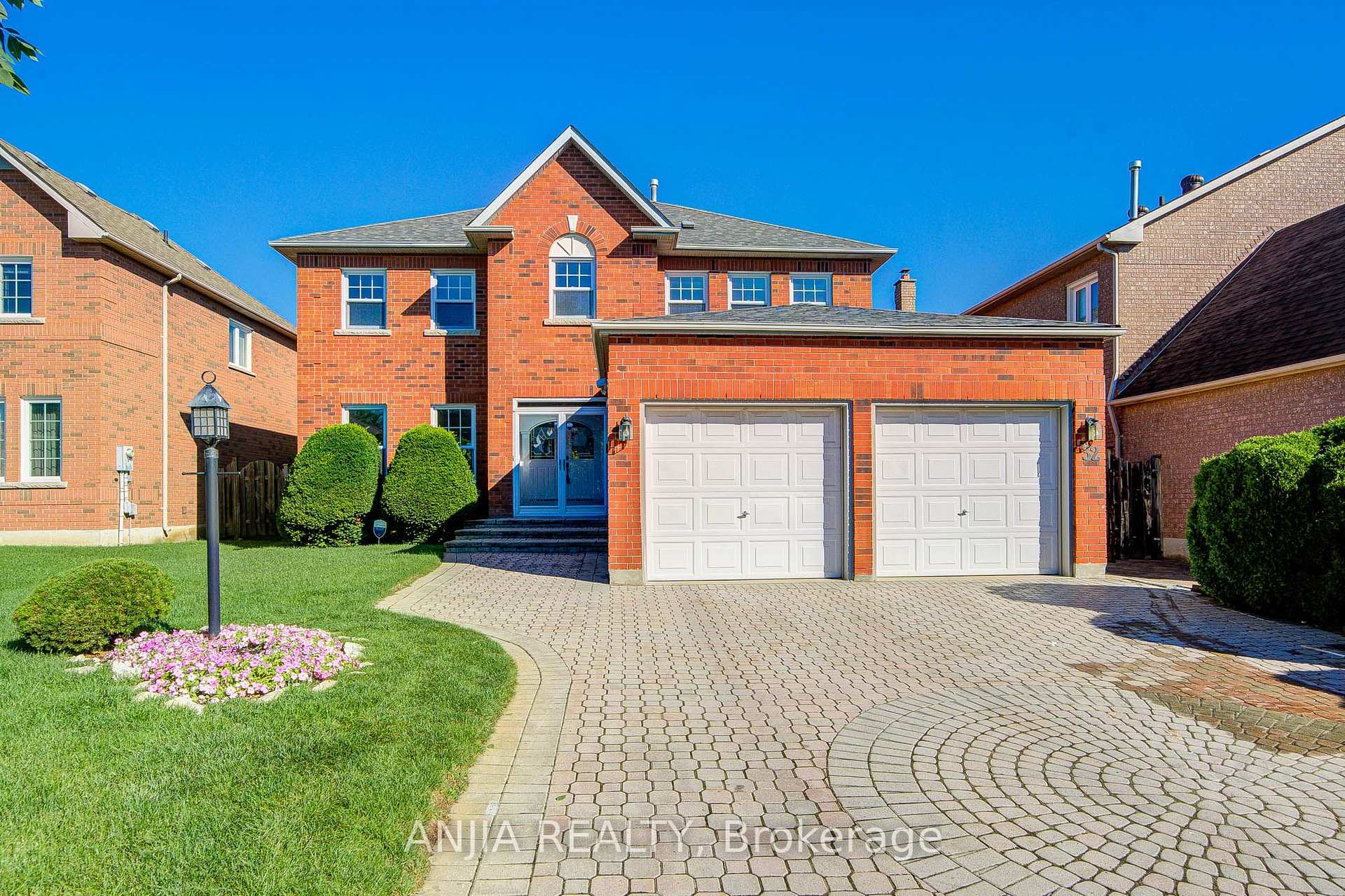 Photo 2 of 32 Turnberry Crescent, Markham, Unionville — HOMEH