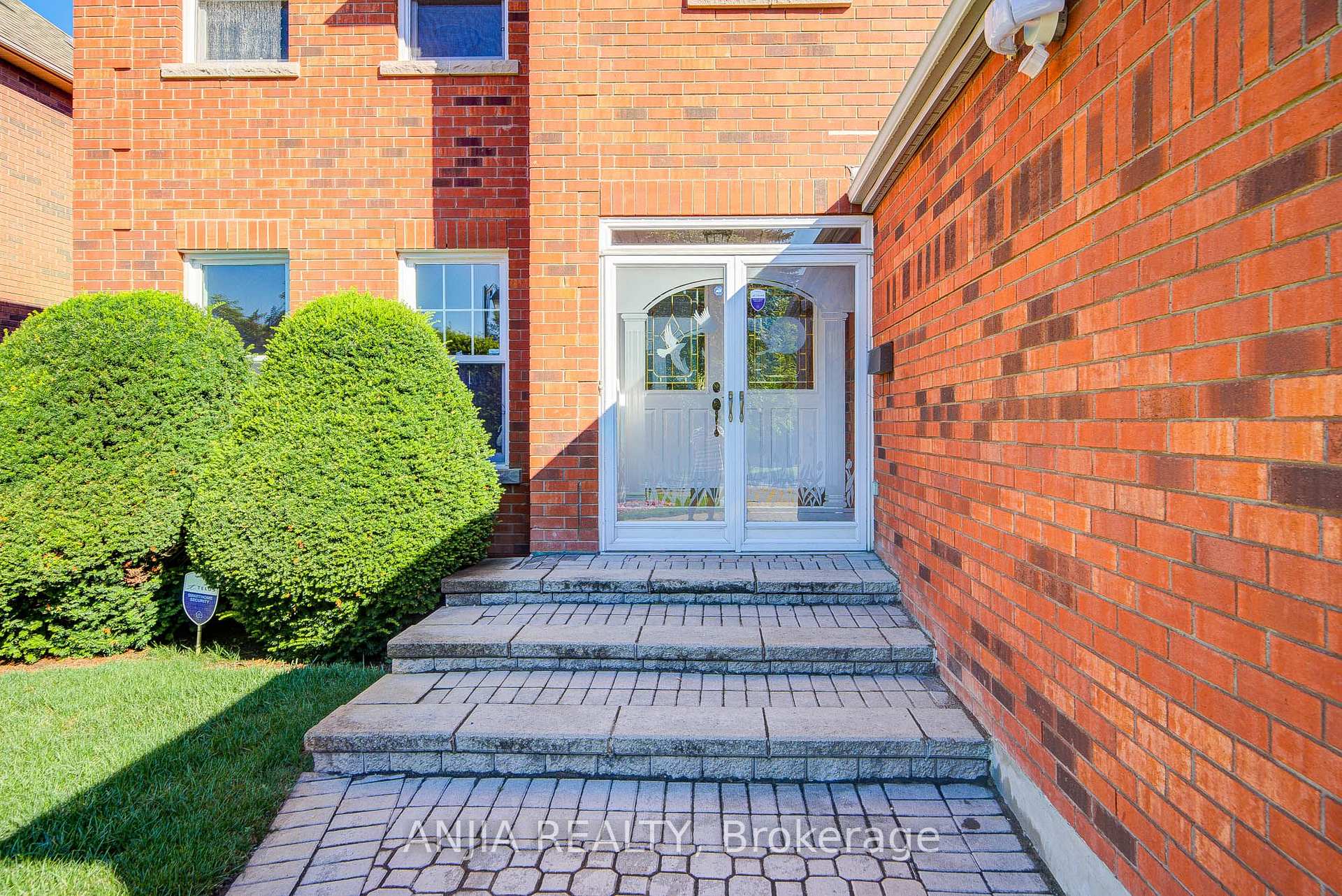 Photo 3 of 32 Turnberry Crescent, Markham, Unionville — HOMEH
