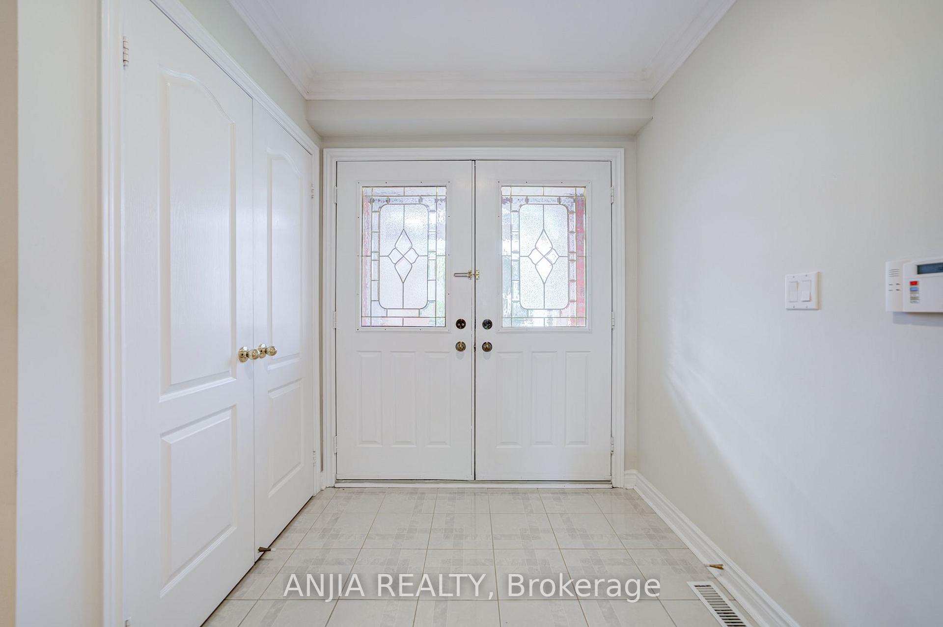 Photo 4 of 32 Turnberry Crescent, Markham, Unionville — HOMEH