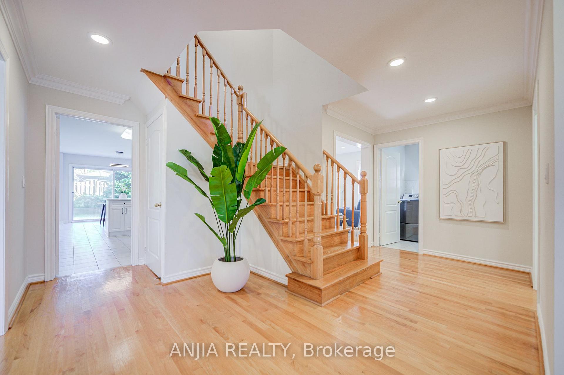 Photo 5 of 32 Turnberry Crescent, Markham, Unionville — HOMEH