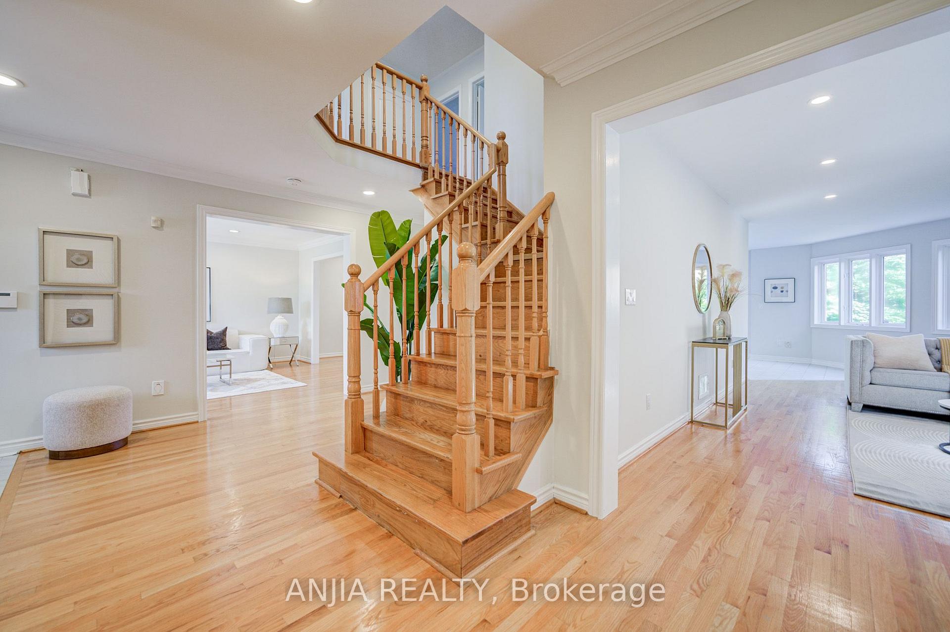Photo 6 of 32 Turnberry Crescent, Markham, Unionville — HOMEH